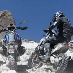 BMW Motorrad erklimmt gemeinsam mit Metzeler hchsten aktiven der Erde mit rein serienmigen BMW R 1300 GS Modellen.