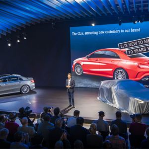 Dietmar Exler, President & CEO von Mercedes-Benz USA prsentiert die A-Klasse Limousine auf der LA Auto Show
