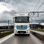 Geplanter Vergleich mit Oberleitungs-Lkw: batterieelektrischer Mercedes-Benz eActros fhrt auf zuknftiger Oberleitungsstrecke bis zu 300 km tglich
