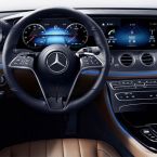 Mercedes-Benz E-Klasse Limousine, 2020, Studio; Interieur: Leder Nappa nussbraun/schwarz, Zierteile Metallstruktur