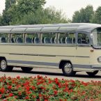 Mercedes-Benz O 321 HL (1957 bis 1964) in der Ausfhrung als Fernreisebus mit Dachrandverglasung.