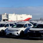 Volkswagen ID.4 1ST startet kologisch transportiert im LNG Frachtschiff in die Welt
