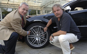 Keke Rosberg bei der bergabe seines Audi S8 durch Prof. Dr. Martin Winterkorn